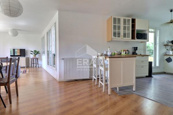 MAGNIFIQUE APPARTEMENT EN BORD DE CANAL AVEC VUE DIRECTE SUR LE STADE DE FRANCE 3 PIÈCES 77 m²  TERRASSE 60 m²  BOX 25 m²