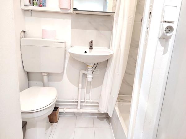 PARIS 11EME -STUDIO EN TRÈS BON ÉTAT- MÉTRO CHARONNE €148 000 ** - Référence 6765-SB