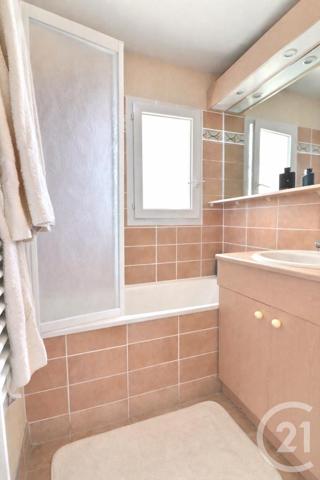 Appartement F3 à vendre  3 pièces - 69,64 m2 FREJUS - 83