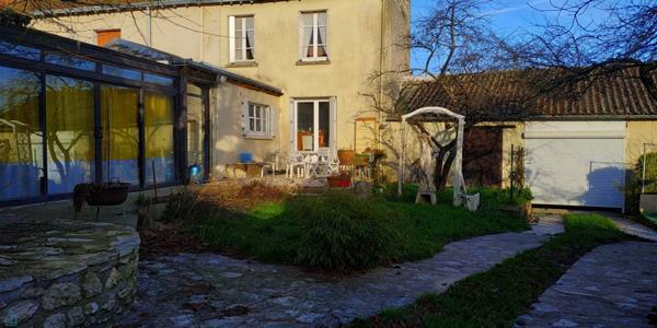 Epeigné Les Bois Maison de village 75m2 avec jardin clos 55000