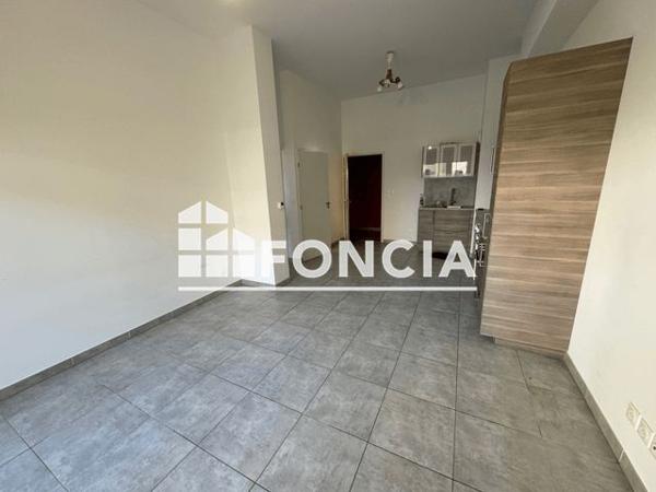 Location Appartement 2 pièces 42.8 m² - 229 AVENUE GEORGES BOREL Salon De Provence 13300