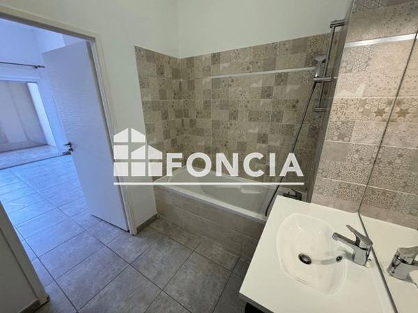 Location Appartement 2 pièces 42.8 m² - 229 AVENUE GEORGES BOREL Salon De Provence 13300