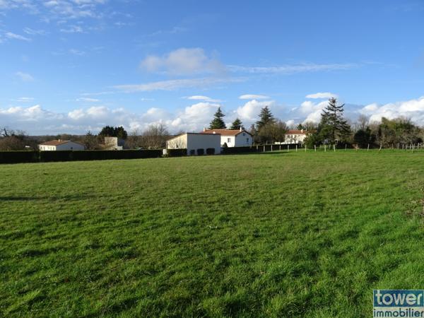 Terrain constructible dans l'environnement calme proche commodités