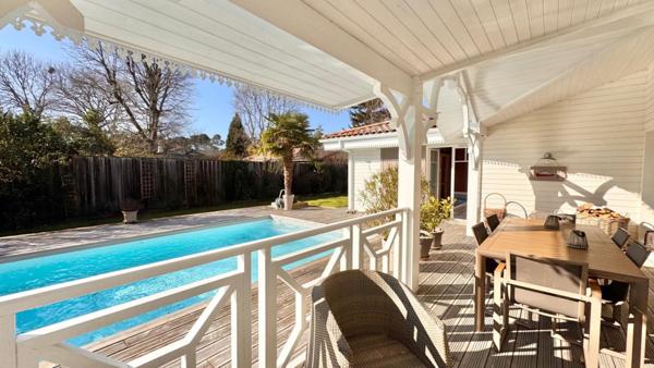 Belle villa avec piscine dans environnement paisible