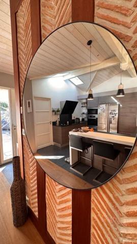 Belle villa avec piscine dans environnement paisible