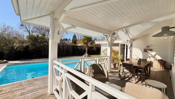 Belle villa avec piscine dans environnement paisible