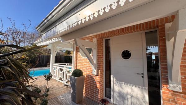 Belle villa avec piscine dans environnement paisible