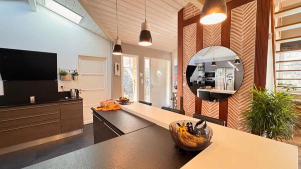 Belle villa avec piscine dans environnement paisible