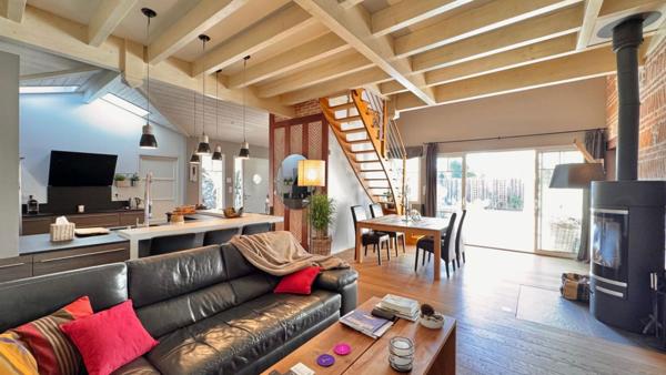 Belle villa avec piscine dans environnement paisible