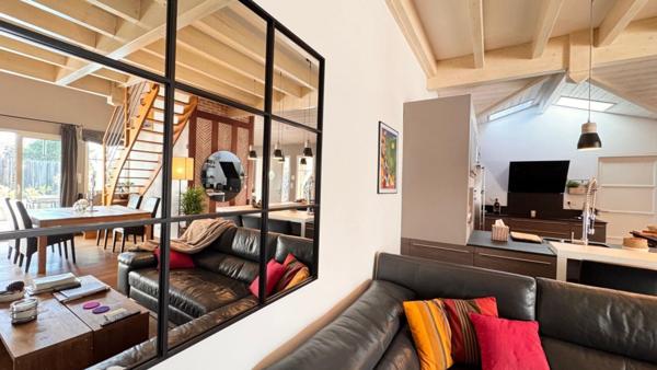 Belle villa avec piscine dans environnement paisible