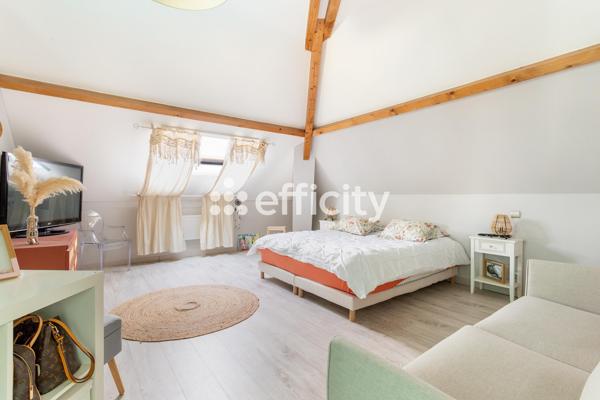 Maison
         5 pièces
        - 264 m² Bien prestige 450 000 € *