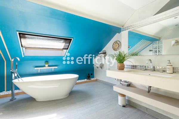 Maison
         5 pièces
        - 264 m² Bien prestige 450 000 € *