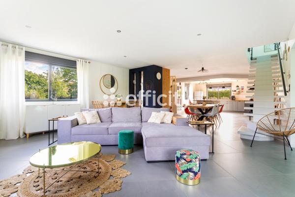 Maison
         5 pièces
        - 264 m² Bien prestige 450 000 € *