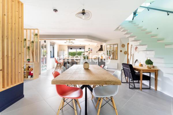 Maison
         5 pièces
        - 264 m² Bien prestige 450 000 € *