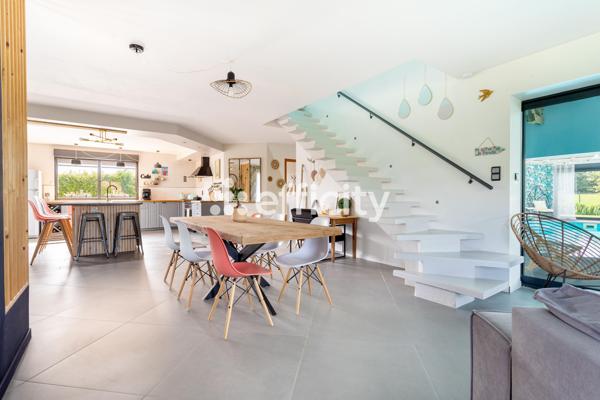 Maison
         5 pièces
        - 264 m² Bien prestige 450 000 € *