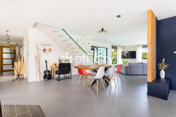 Maison
         5 pièces
        - 264 m² Bien prestige 450 000 € *