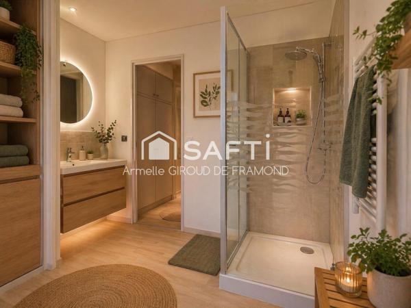 Bel appartement 100 m2 sans vis-à vis au RDC, 4 pièces avec grand parc arboré privé et tennis. Une cave et un garage complètent ce bien.