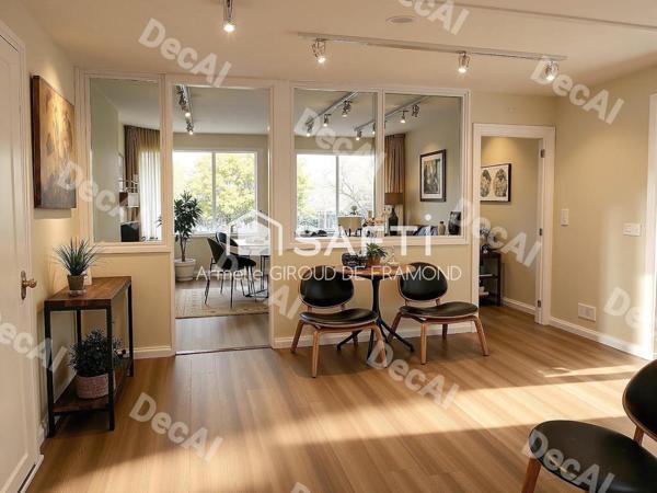 Bel appartement 100 m2 sans vis-à vis au RDC, 4 pièces avec grand parc arboré privé et tennis. Une cave et un garage complètent ce bien.