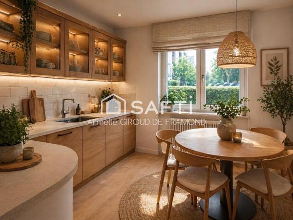 Bel appartement 100 m2 sans vis-à vis au RDC, 4 pièces avec grand parc arboré privé et tennis. Une cave et un garage complètent ce bien.