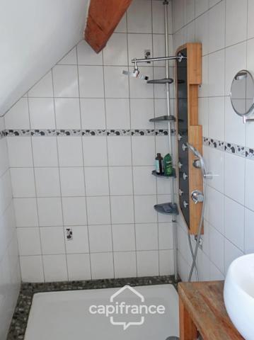 Maison à vendre 5 pièces plus grange avec terrain de 2620 m2 LAPEYROUSE (63)