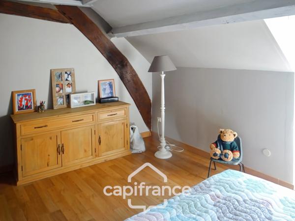 Maison à vendre 5 pièces plus grange avec terrain de 2620 m2 LAPEYROUSE (63)