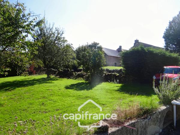 Maison à vendre 5 pièces plus grange avec terrain de 2620 m2 LAPEYROUSE (63)