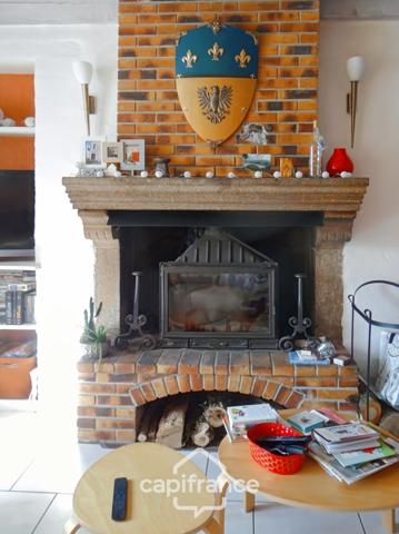 Maison à vendre 5 pièces plus grange avec terrain de 2620 m2 LAPEYROUSE (63)