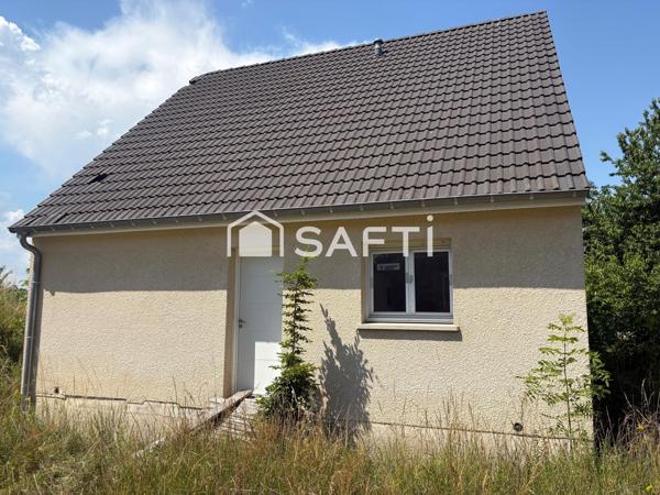 Pavillon de 2015 à terminer. Situé sur un terrain de 580 m2
