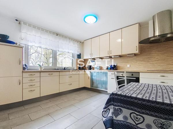 Belle maison jumelée de 100 m2 très bien entretenue