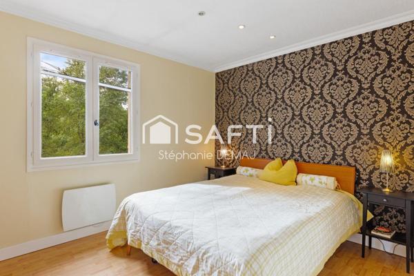 MAISON DE MACON AVEC DEPENDANCES- PISCINE-GARAGE