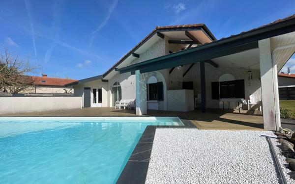 Maison à vendre    5 pièces •  Lit-et-Mixe