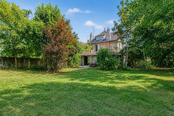 Maison
         7 pièces
        - 150 m² 558 000 € *