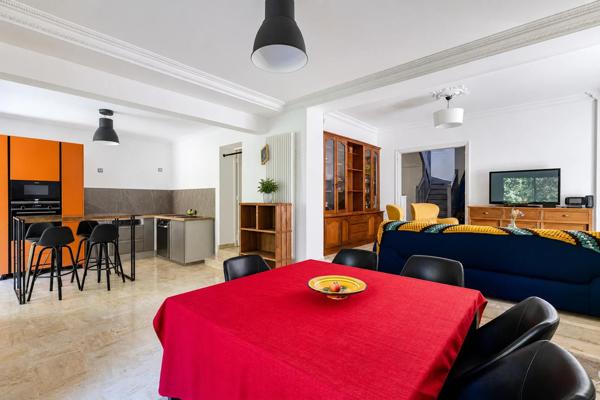 Maison
         7 pièces
        - 150 m² 558 000 € *