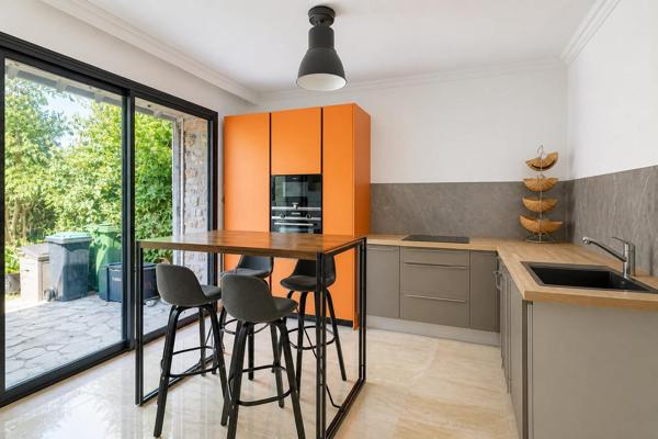 Maison
         7 pièces
        - 150 m² 558 000 € *