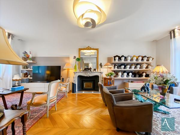 Maison de maître rénovée 19ème - 244 m² - Jardin paysager 850 m² - 5 chambres - Hyper centre - Etrechy 91580