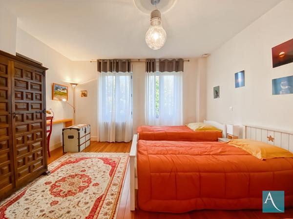 Maison de maître rénovée 19ème - 244 m² - Jardin paysager 850 m² - 5 chambres - Hyper centre - Etrechy 91580