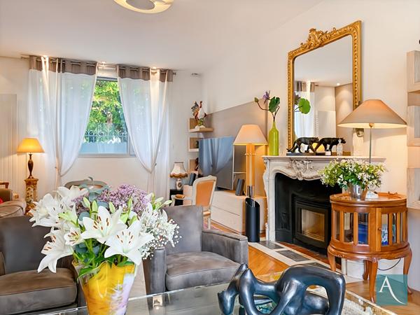 Maison de maître rénovée 19ème - 244 m² - Jardin paysager 850 m² - 5 chambres - Hyper centre - Etrechy 91580