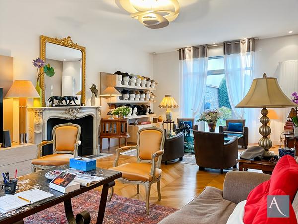 Maison de maître rénovée 19ème - 244 m² - Jardin paysager 850 m² - 5 chambres - Hyper centre - Etrechy 91580