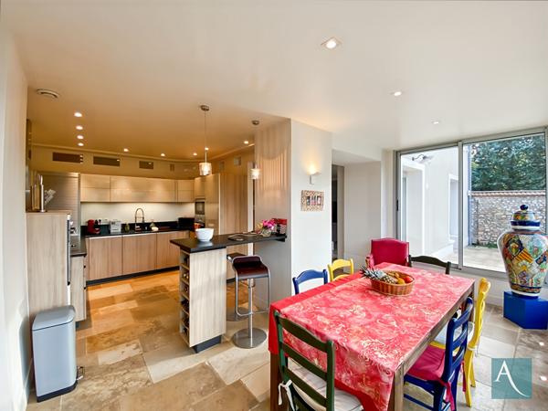 Maison de maître rénovée 19ème - 244 m² - Jardin paysager 850 m² - 5 chambres - Hyper centre - Etrechy 91580