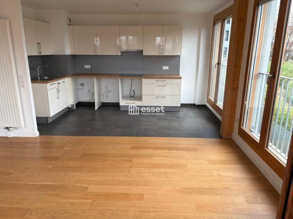 Location Appartement 5 pièces 103.8 m² - Paris 75018