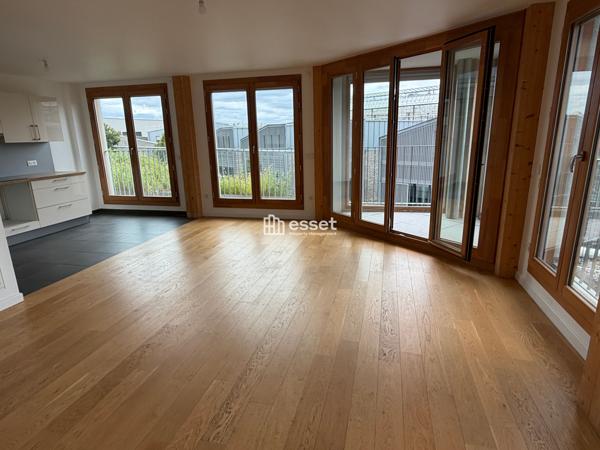 Location Appartement 5 pièces 103.8 m² - Paris 75018
