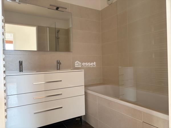 Location Appartement 5 pièces 103.8 m² - Paris 75018