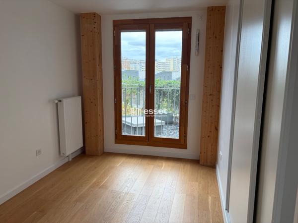 Location Appartement 5 pièces 103.8 m² - Paris 75018