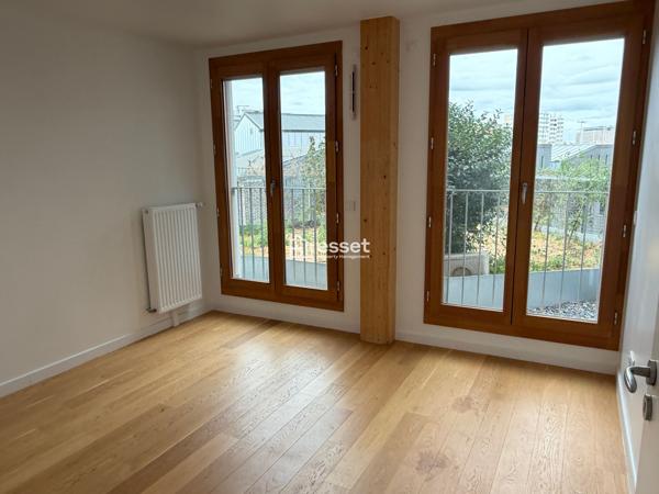 Location Appartement 5 pièces 103.8 m² - Paris 75018