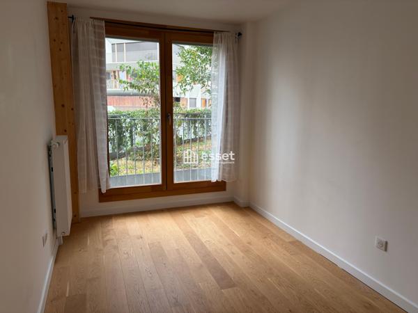Location Appartement 5 pièces 103.8 m² - Paris 75018