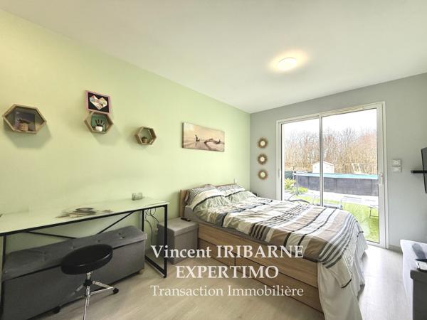 Saintes (17100) Maison de plain pied, 3 chambres, piscine et garage.