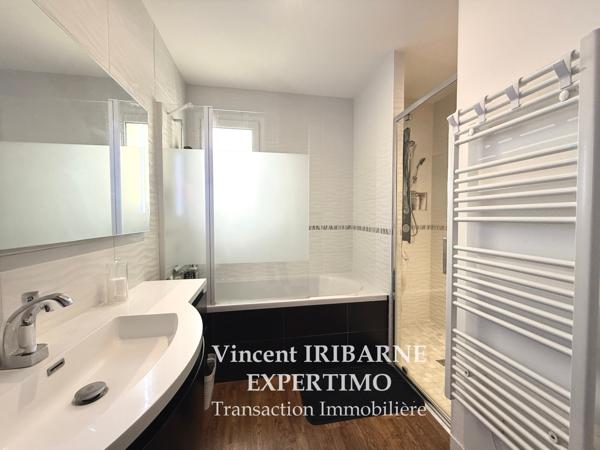 Saintes (17100) Maison de plain pied, 3 chambres, piscine et garage.