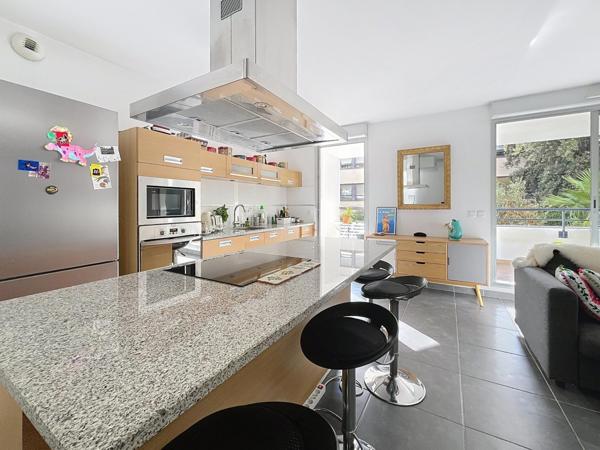 Marseille 8ème Perier -type 3 - terrasse de 28m2-