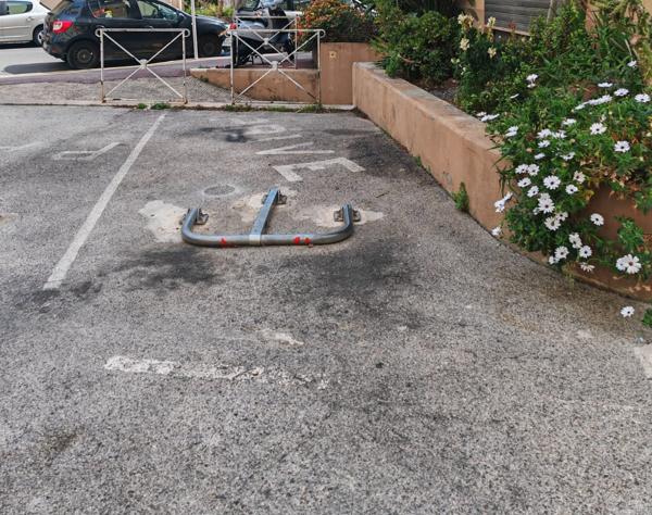 T3 de 75 M² Loué 960 CC + Pkg Privé + Grenier