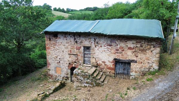 Petite bâtisse de charme à réhabiliter Planioles